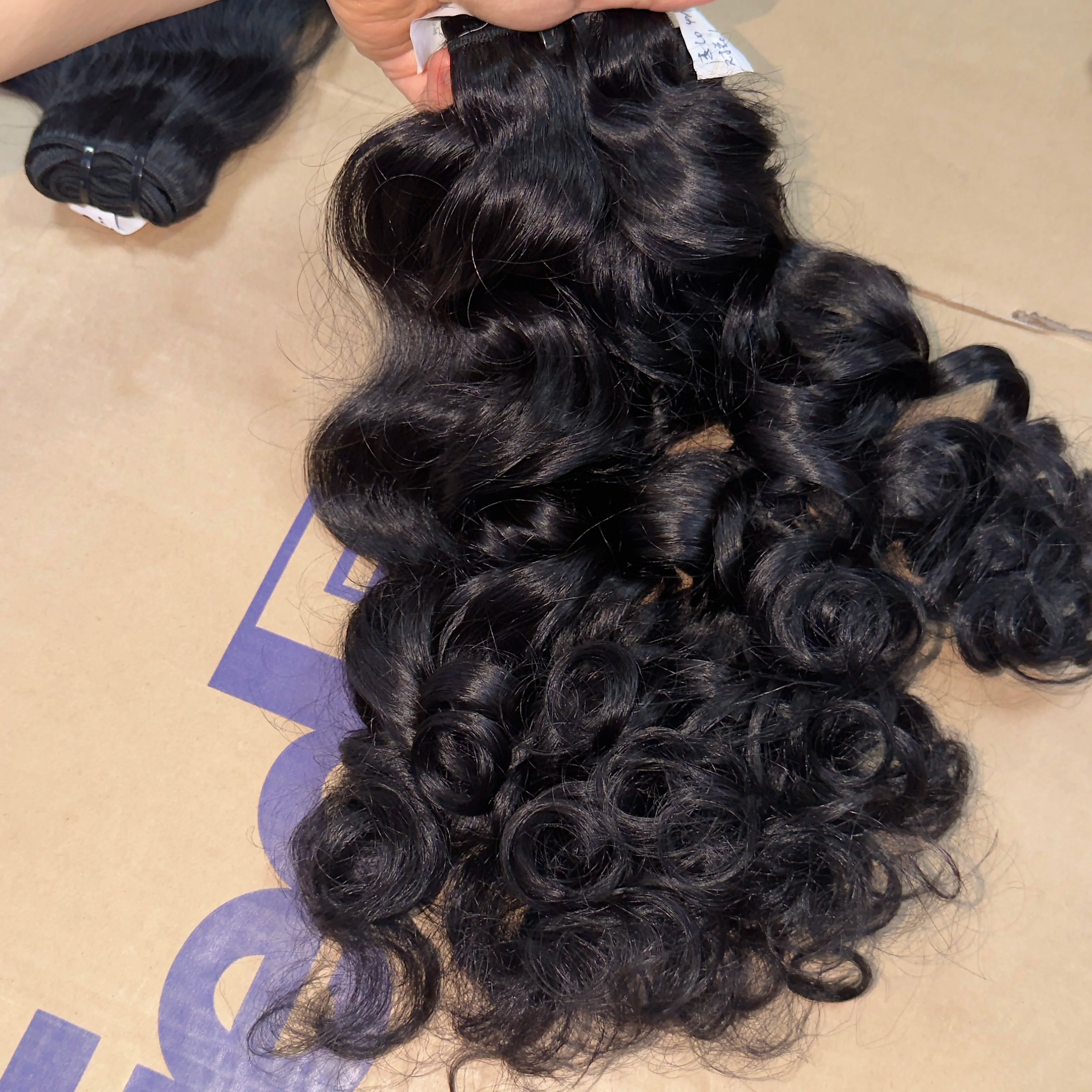 Wholesale Natural Wavy Cuticle Aligned Raw Virgin Indian Hair Single Donor Loose Wave Human Hair Bundles