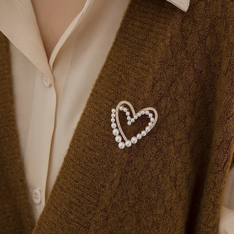 Exquisite Love Heart Brooches For Women Elegant Angel Wings Full Rhinestone Pearl Brooch Pins Sweater Cardigan Buckle Jewelry